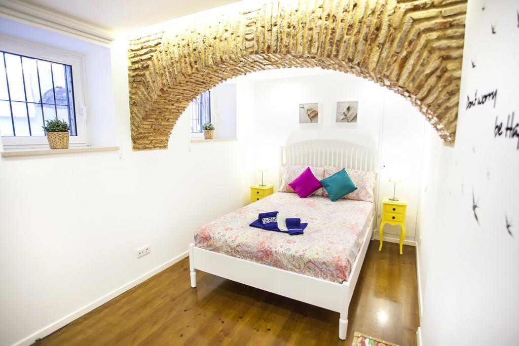 Typical Bairro Alto Apartment Лиссабон Экстерьер фото