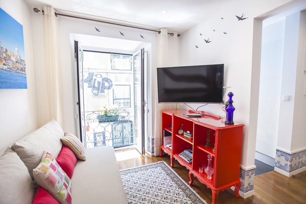 Typical Bairro Alto Apartment Лиссабон Экстерьер фото