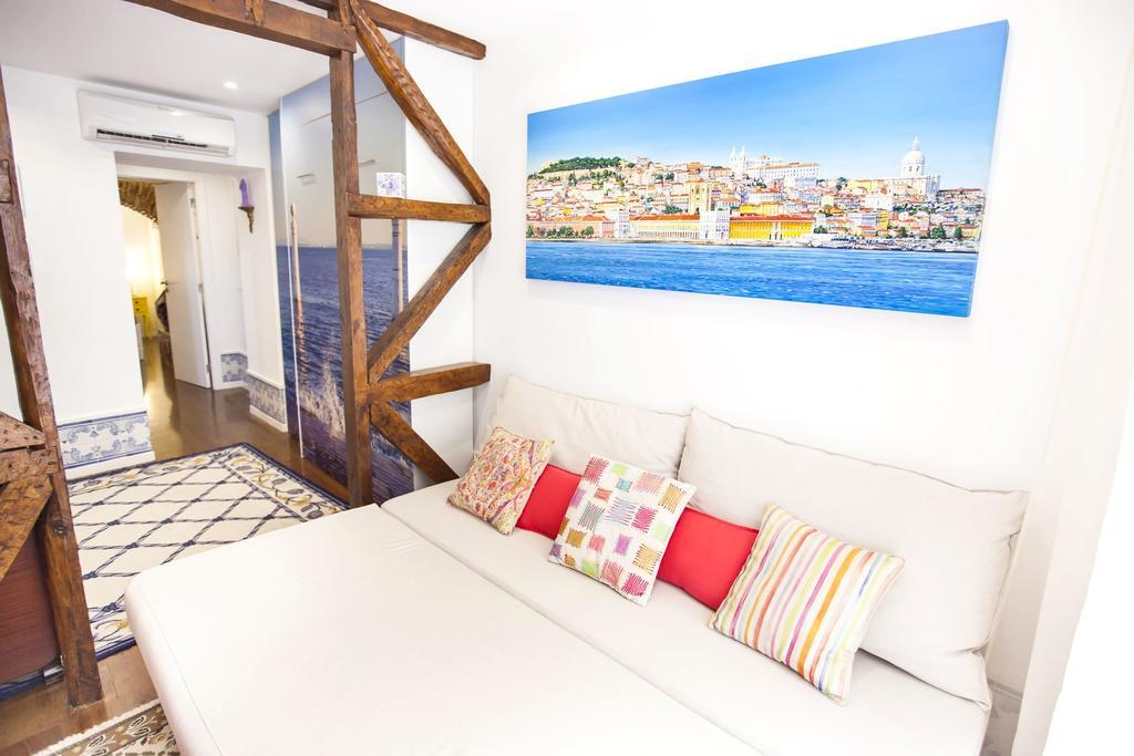 Typical Bairro Alto Apartment Лиссабон Экстерьер фото