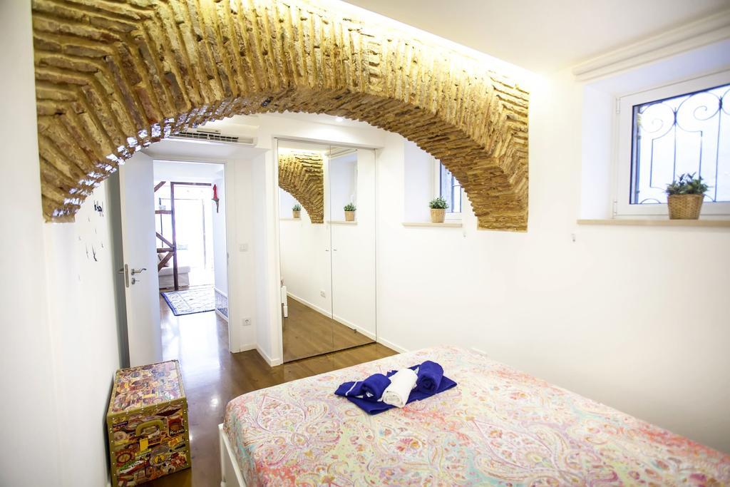 Typical Bairro Alto Apartment Лиссабон Экстерьер фото